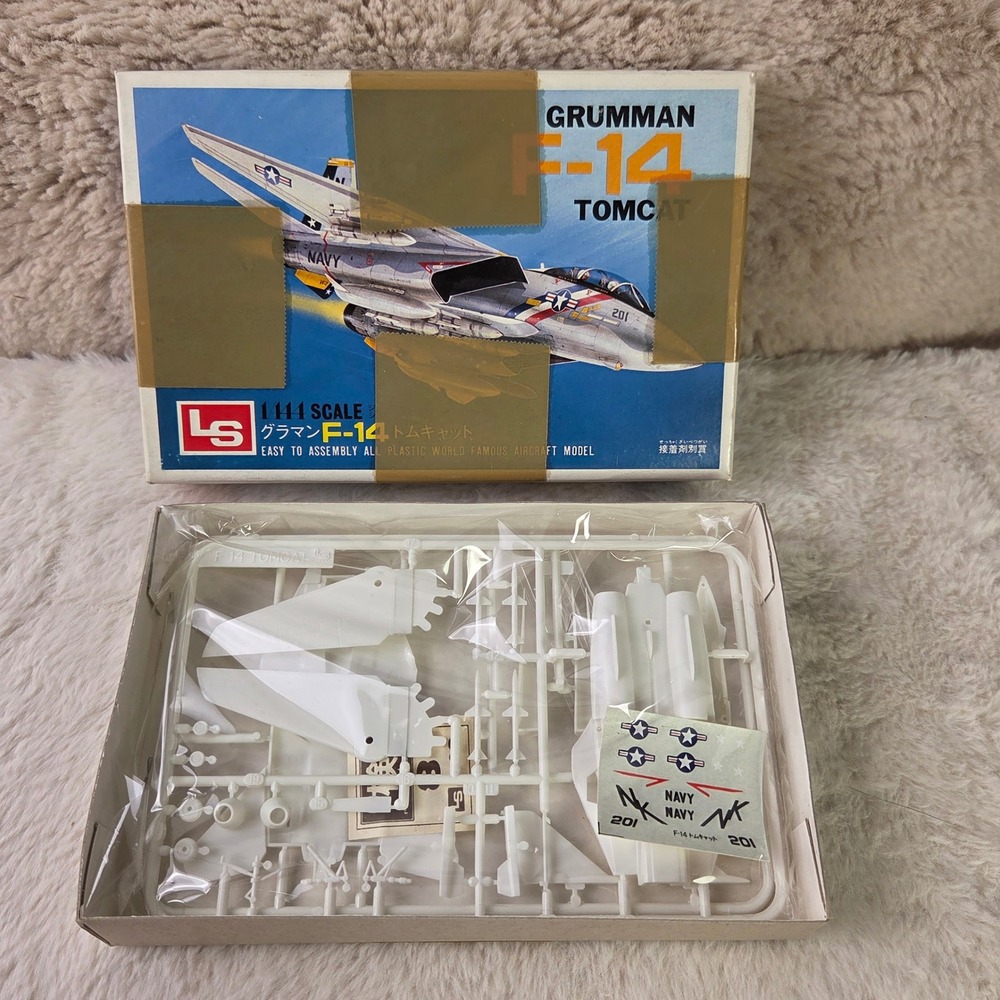 LS Grumman F14 Tomcat Jet Series‎ 1:144 Scale Plastic Model Kit Made in Japan